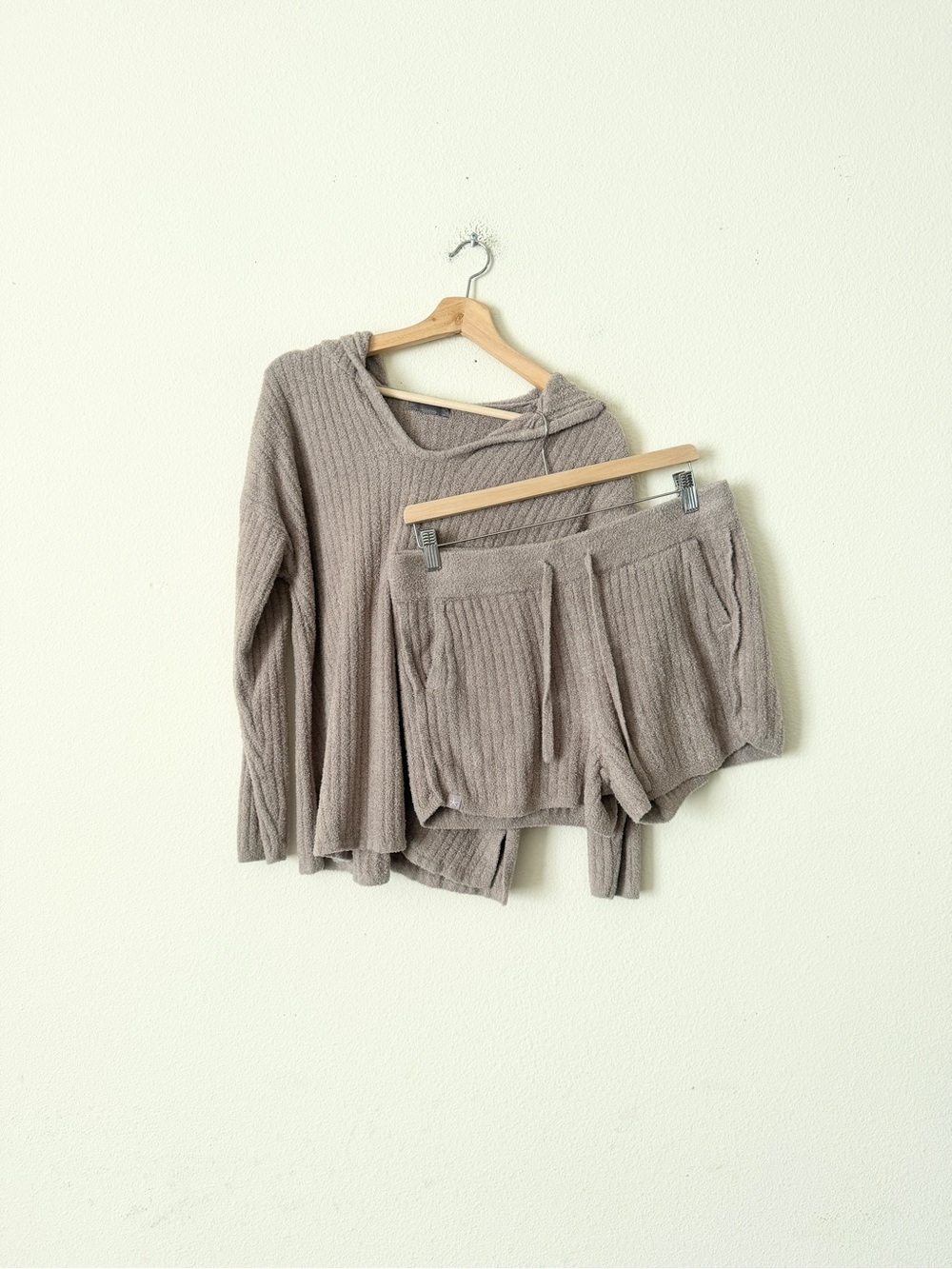 Barefoot Dreams MEDIUM CozyChic Lite Ribbed lounge set hoodie pullover shorts
